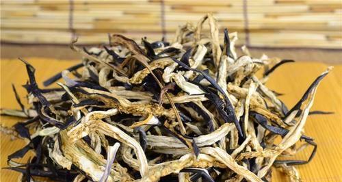 茄子该去皮吗？（了解茄子的营养和去皮方法，掌握科学烹饪技巧）-第2张图片-绿意生活
