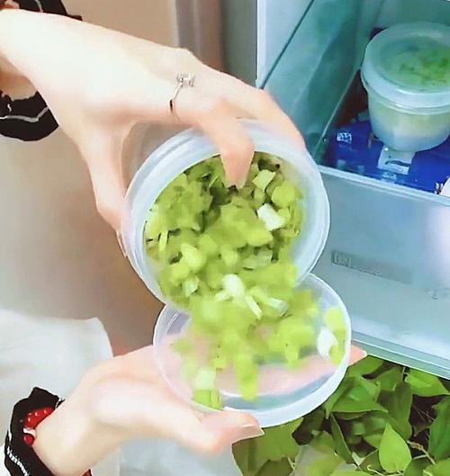 切好的葱花可以冷冻保存吗？（冷冻葱花的正确方法及注意事项）-第3张图片-绿意生活