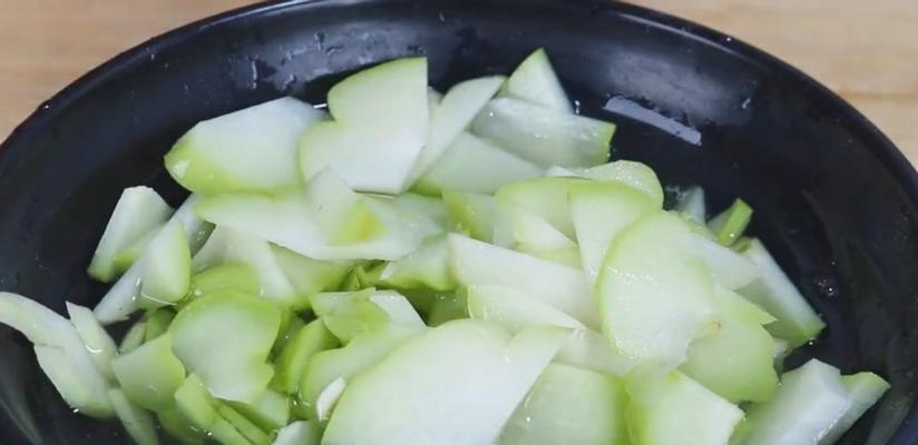 佛手瓜喜肥的肥料及施肥方法（打造肥美佛手瓜，这些你必须知道的喜肥秘籍）-第3张图片-绿意生活