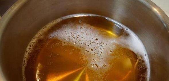 虎皮兰怎么浇水？（浇啤酒水可行吗？）-第2张图片-绿意生活