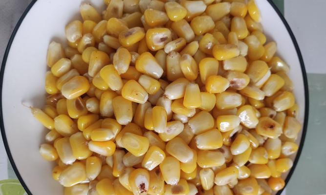 生玉米能不能直接吃？（探究生食玉米的可食性与健康安全）-第1张图片-绿意生活