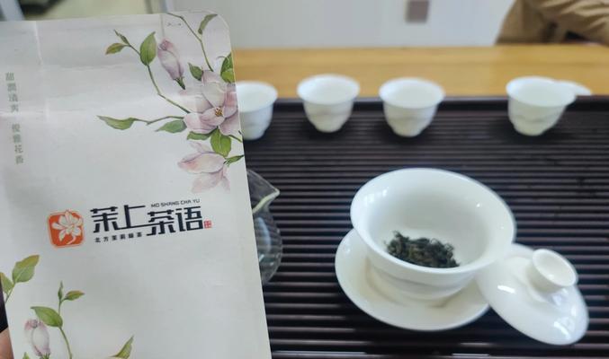 茶叶花施肥技巧——让你的茶叶花茁壮成长（掌握正确的施肥方法，助力茶叶花健康成长）-第3张图片-绿意生活