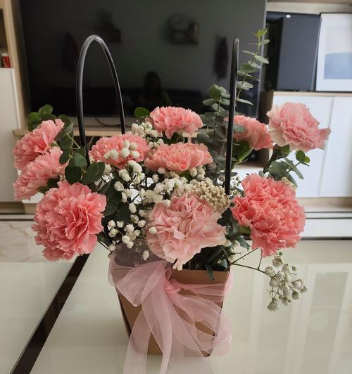康乃馨究竟是两性花吗？（探秘康乃馨的性别特征与传说）-第2张图片-绿意生活