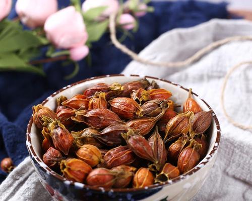 栀子之美——探索栀子的魅力与用途（从花瓣到茶叶，栀子在我们生活中的多重身份）-第3张图片-绿意生活